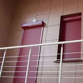 Наружные рольставни на двери