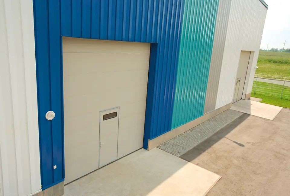 С калиткой С калиткой