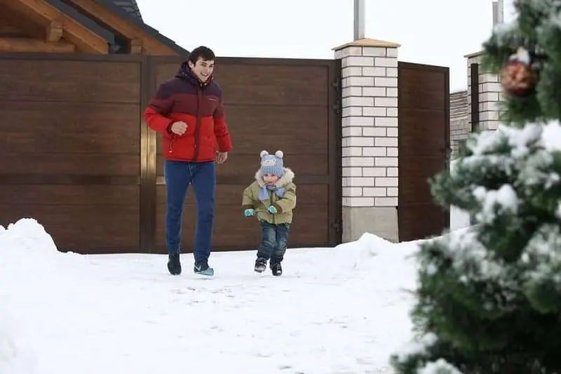 Распашные ворота с отдельной калиткой Распашные ворота с отдельной калиткой